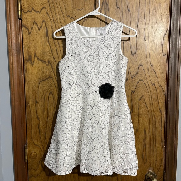 Place Sz 12. White and black lace dress. - Picture 1 of 3